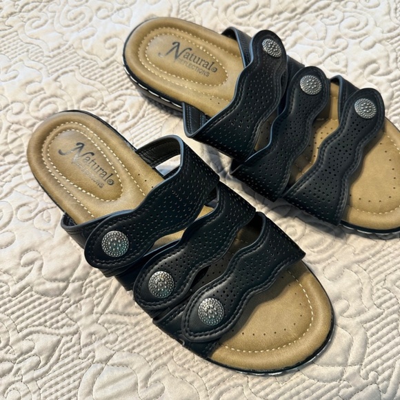 CLOSET CLEAR OUT! Natural Reflections 1" Wedge Sandals, comfy cushioned footbed! - Picture 4 of 6